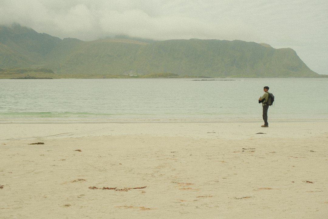 Praia de Ramberg: a joia ártica das Lofoten - Flakstadveien 371 | Secret World Trip Planner
