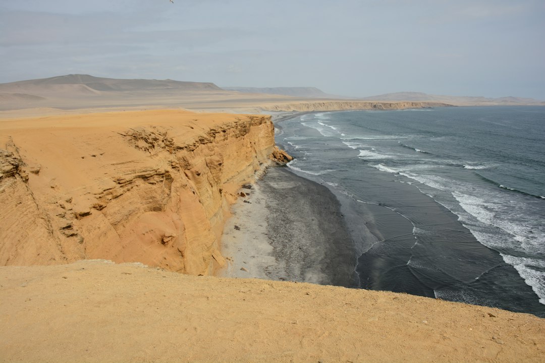 Playa Roja Paracas: la spiaggia rossa del Perù - El Chaco | Secret World Trip Planner