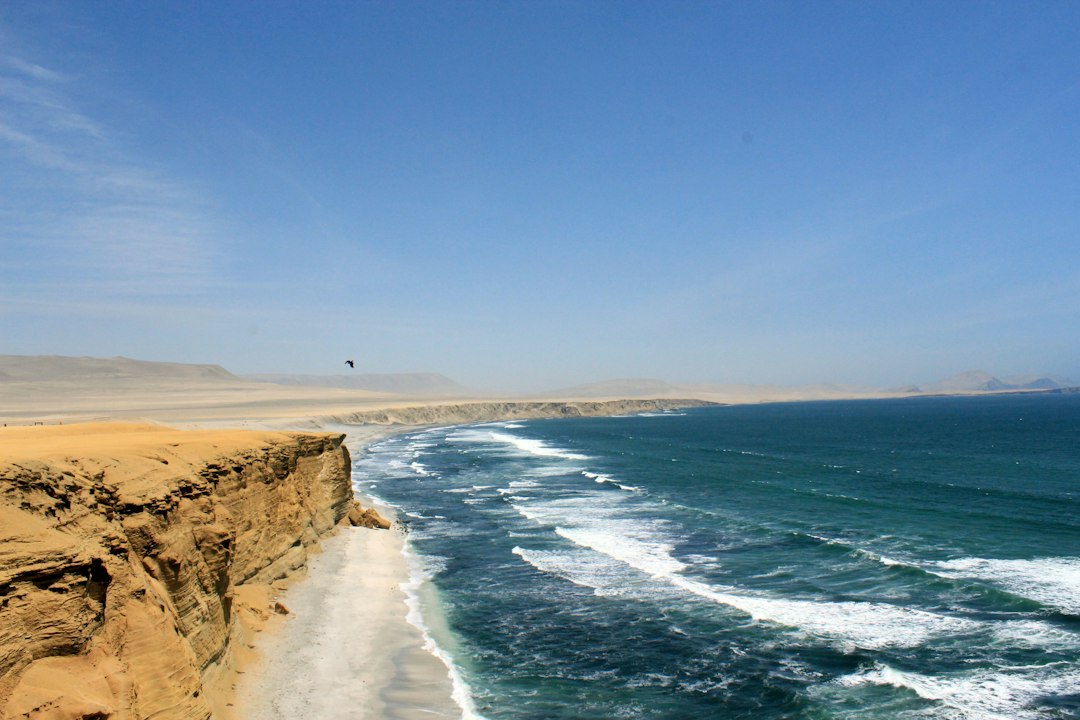 Playa Roja Paracas: a praia vermelha do Peru - El Chaco | Secret World Trip Planner