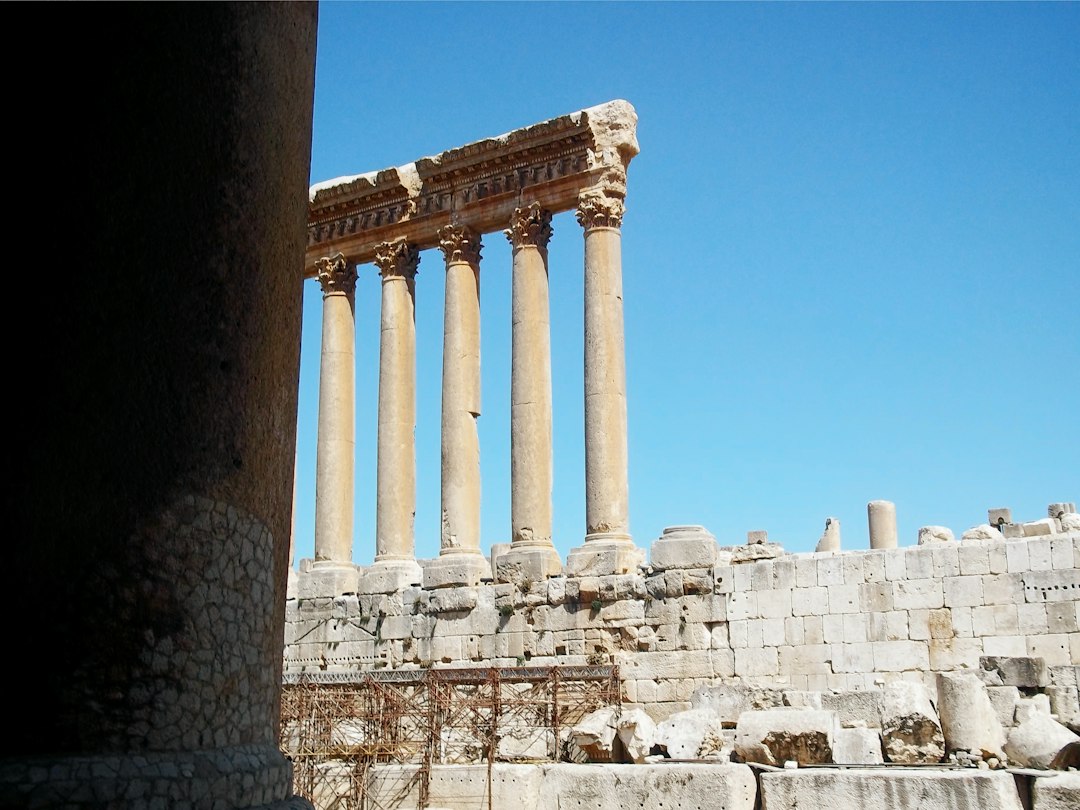 Baalbek : les plus hautes colonnes romaines du Liban - 2644+W8R | Secret World Trip Planner