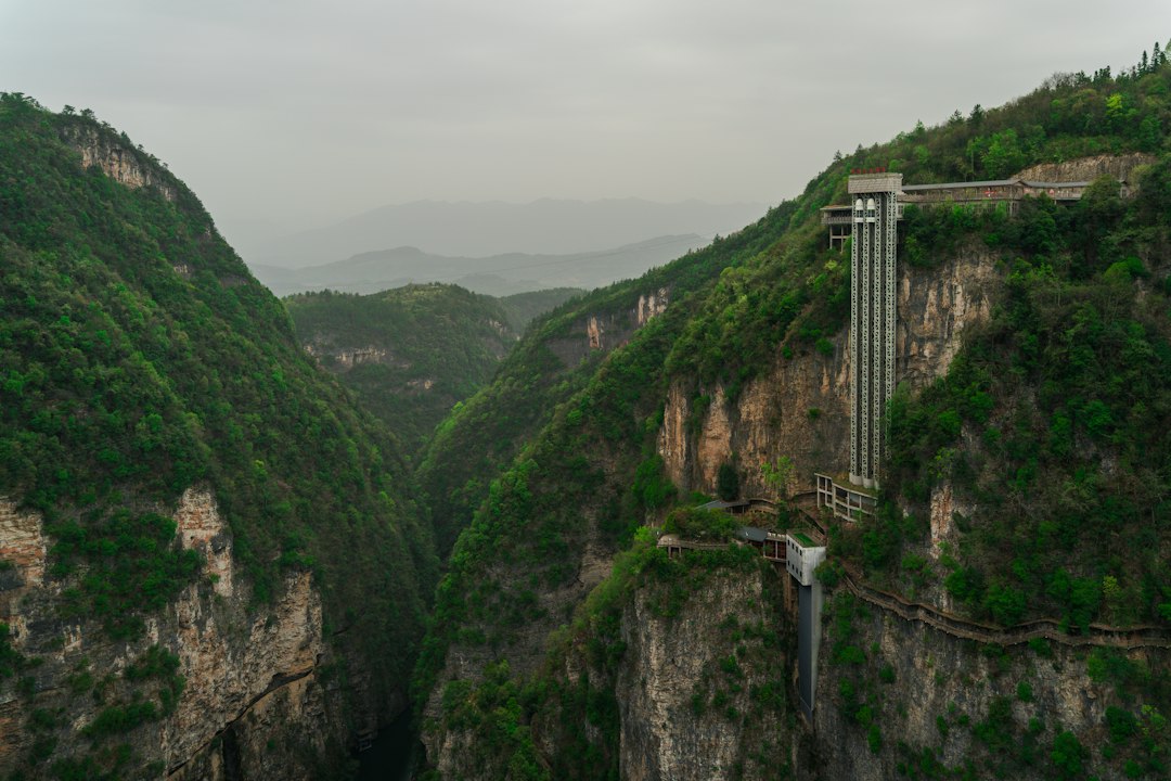 Puente de vidrio de Zhangjiajie: entre nubes de Hunan - Cina | Secret World Trip Planner
