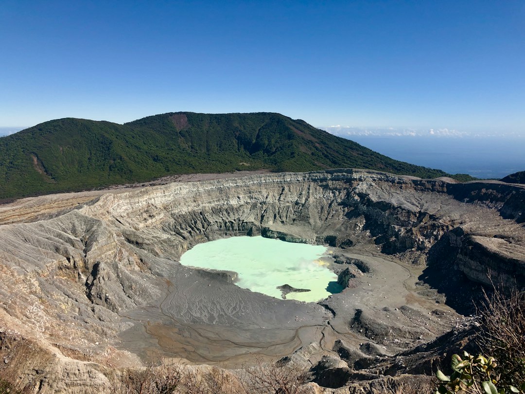 Vulcão Poás: o maior cratera ácida do mundo - Provincia di Alajuela | Secret World Trip Planner