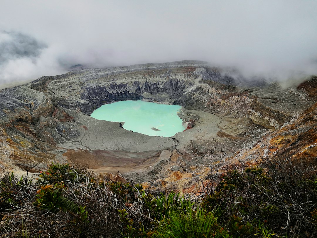 Вулкан Поас: крупнейший кислый кратер мира - Provincia di Alajuela | Secret World Trip Planner
