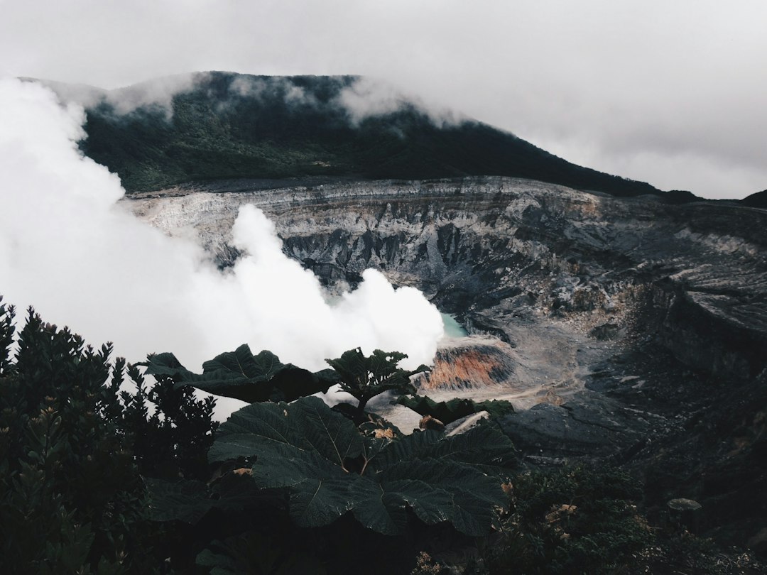 포아스 화산: 세계에서 가장 큰 산성 크레이터 - Provincia di Alajuela | Secret World Trip Planner