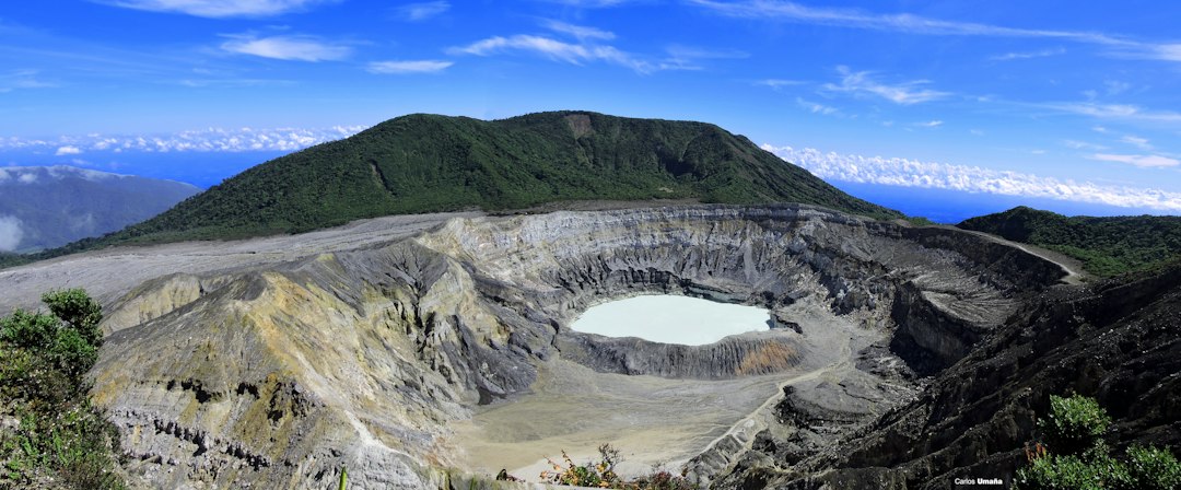 ポアス火山:世界最大の酸性クレーター - Provincia di Alajuela | Secret World Trip Planner