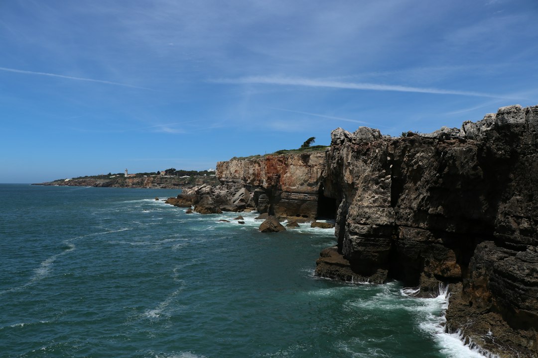Boca do Inferno: las olas del Atlántico en Cascais - Av. Rei Humberto II de Itália 642 | Secret World Trip Planner