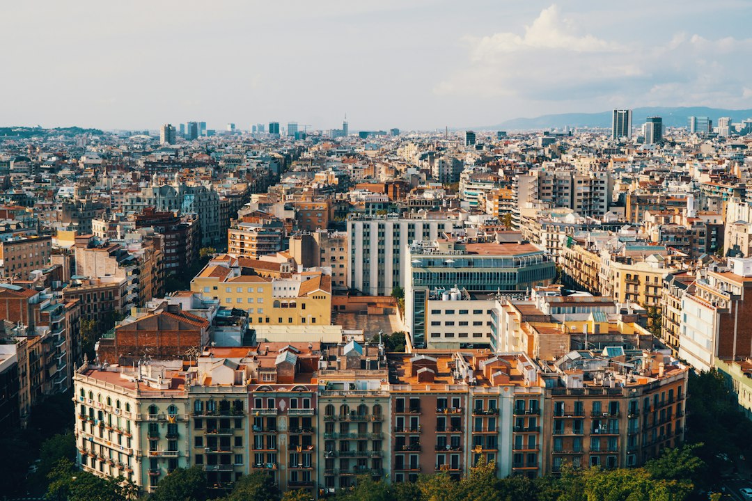 비밀의 세계 vs 완더로그: 바르셀로나 2026 선택하기 - Barcellona | Secret World Trip Planner