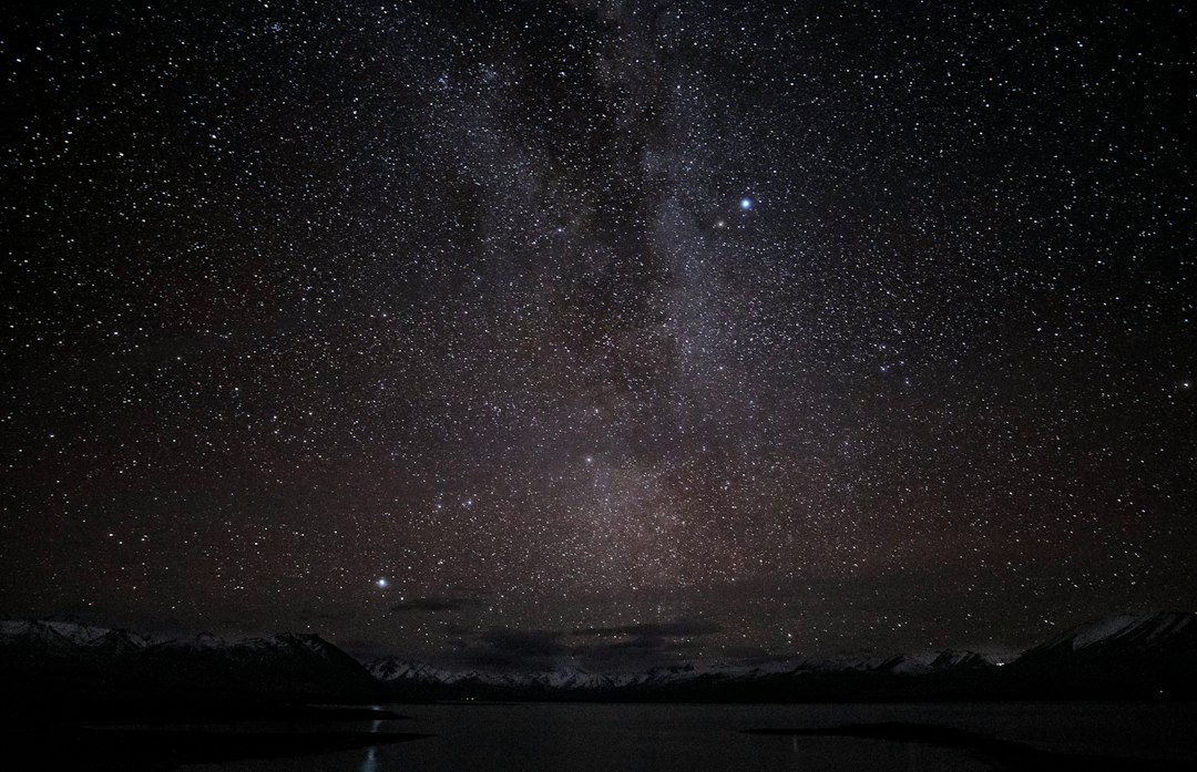 Lago Tekapo: observa las estrellas en el cielo más oscuro - 300 Lakeside Drive | Secret World Trip Planner