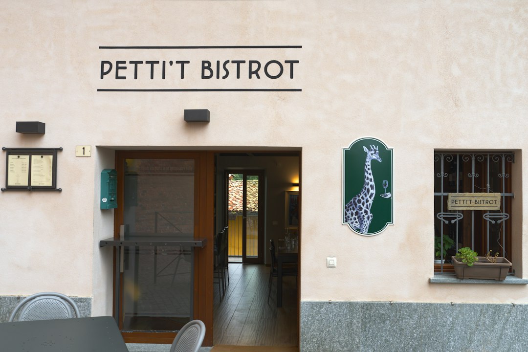 ビストロ・ポール・ベル：パリの完璧なビステッカ - 18 Rue Paul Bert | Secret World Trip Planner