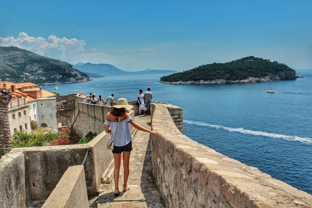 Špiljari: o panorama secreto da Baía de Kotor - CQFM+J3 | Secret World Trip Planner