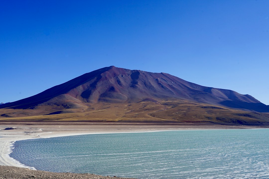 Laguna Verde Bolivien: Der smaragdgrüne See der Anden - Laguna Verde | Secret World Trip Planner