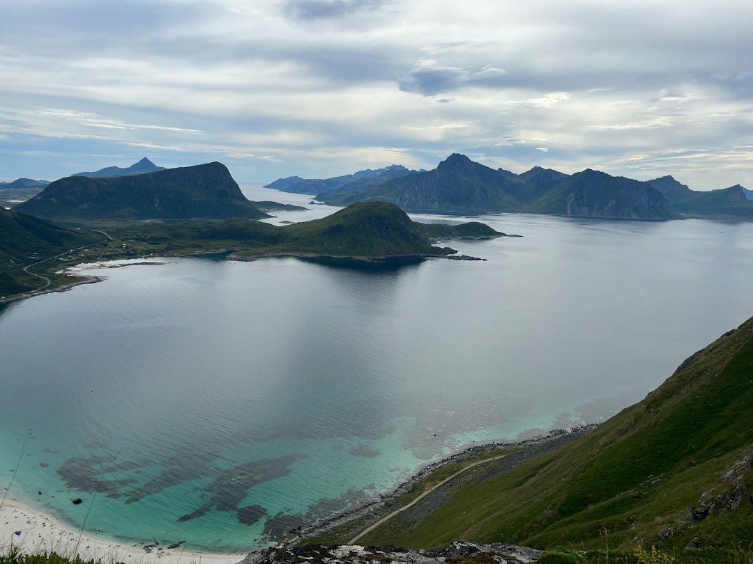 Praia Haukland: a joia ártica das Lofoten - Uttakleivveien 200 | Secret World Trip Planner