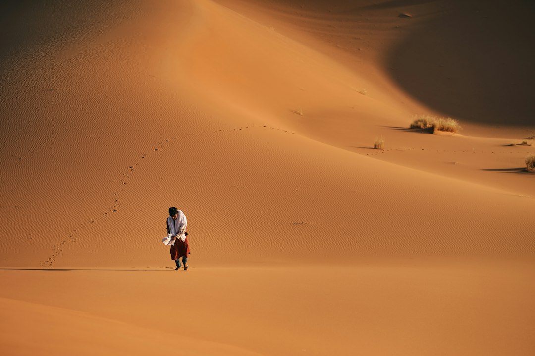エルグ・シェビ:モロッコの砂丘と静寂 - Desert erg chebbi Morocco | Secret World Trip Planner