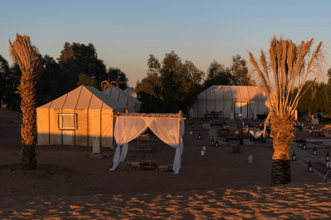埃尔格·舍比:摩洛哥沙漠中的沙丘与宁静 - Desert erg chebbi Morocco | Secret World Trip Planner