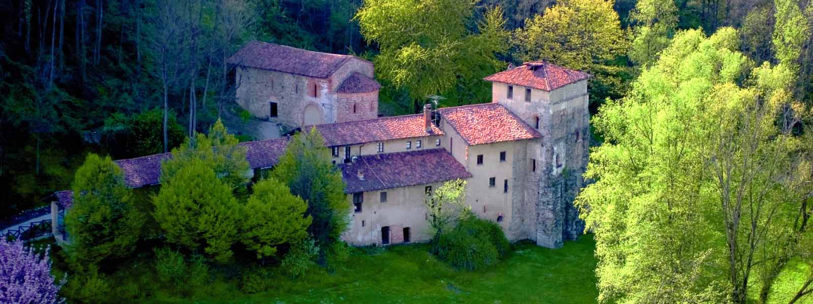 Rašelinný klášter - Torba | Secret World Trip Planner