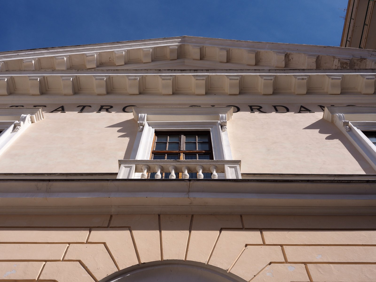 Foggia / Teatro Umberto Giordano (Fíor Teatro Ferdinando) - Foggia | Secret World Trip Planner