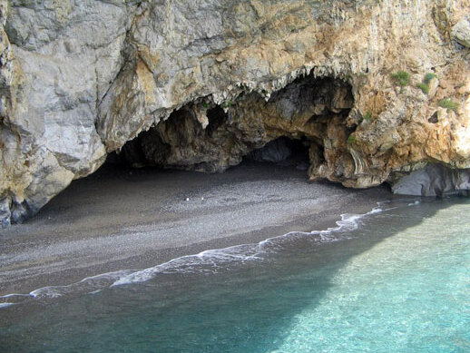 Pećina kostiju - Palinuro | Secret World Trip Planner