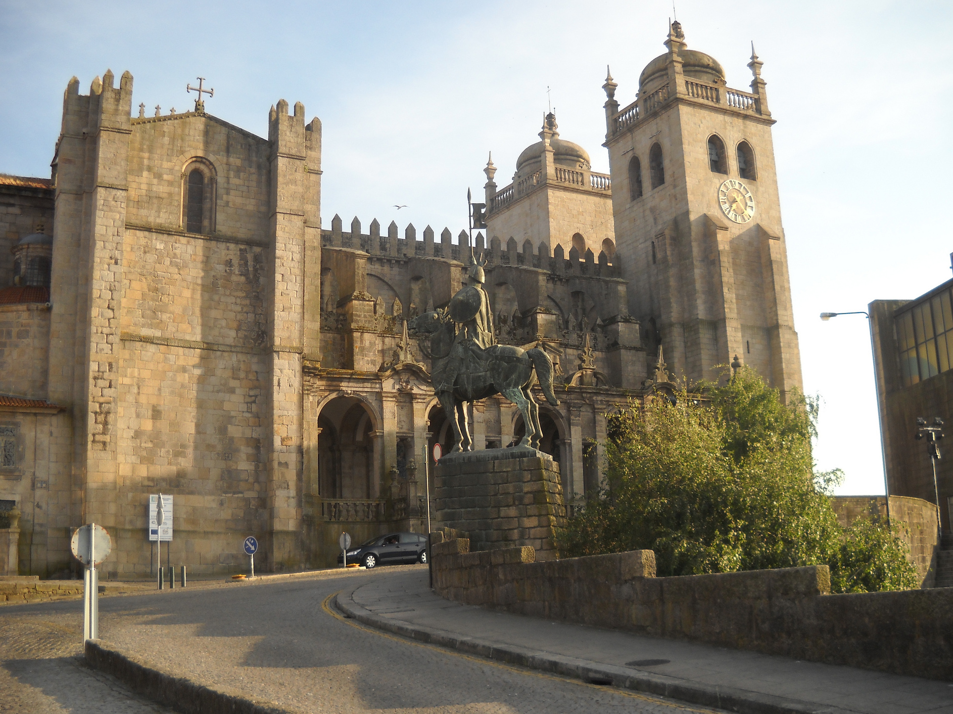 פורטוגל | הקתדרלה של פורטו - Porto | Secret World Trip Planner