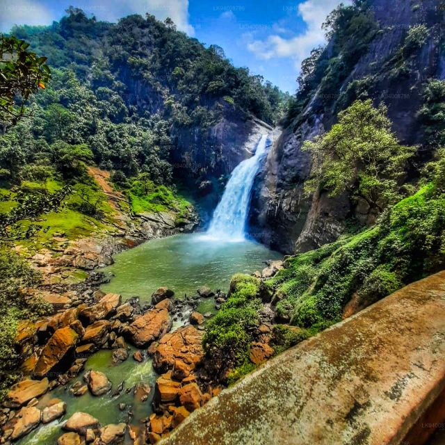 Dunhinda Şelaleleri - Dunhida Water Falls Access Road | Secret World Trip Planner