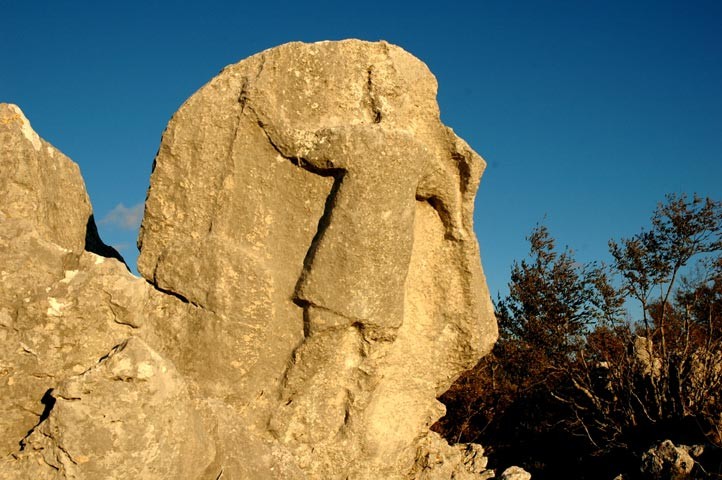 Antece egy 2500 éves kő harcos