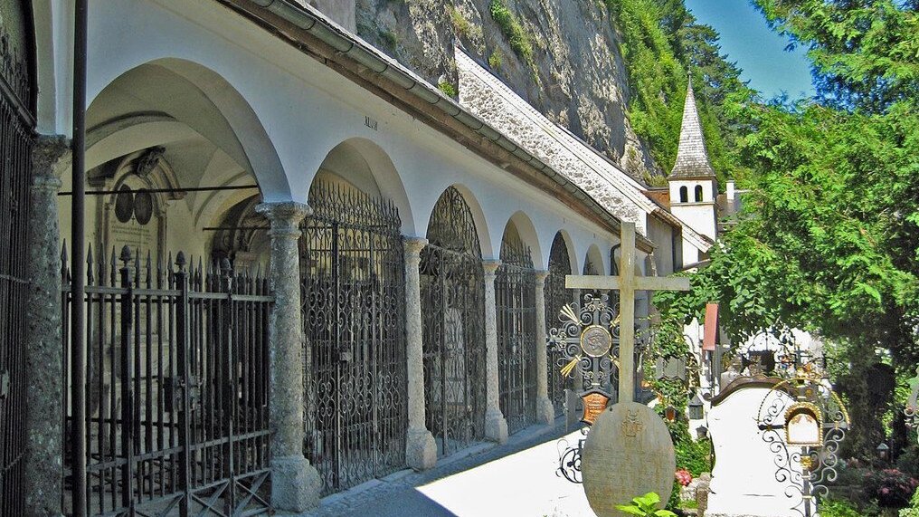 பழைய செயின்ட் பீட்டர் மடத்தில் உள்ள சால்ஸ்பர்க் - Salzburg | Secret World Trip Planner