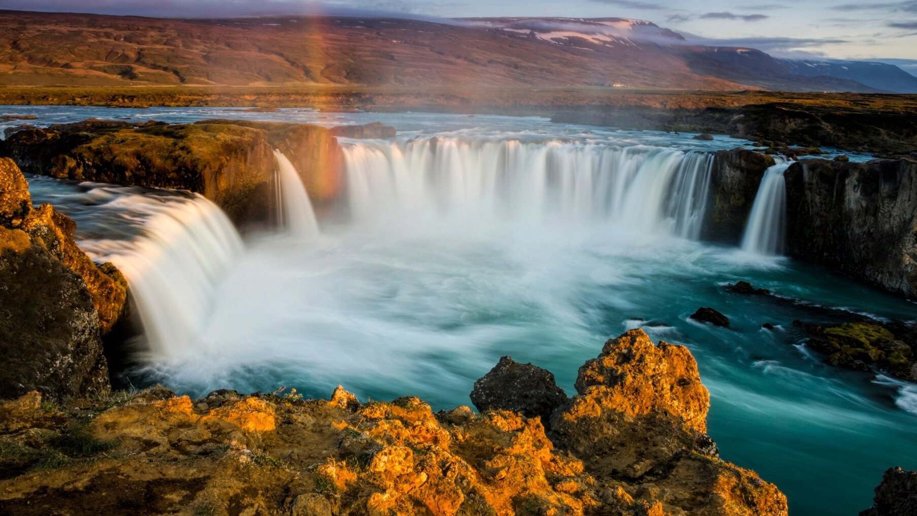 Godafoss, uma das mais belas cachoeiras da Europa - Goðafoss Waterfall | Secret World Trip Planner