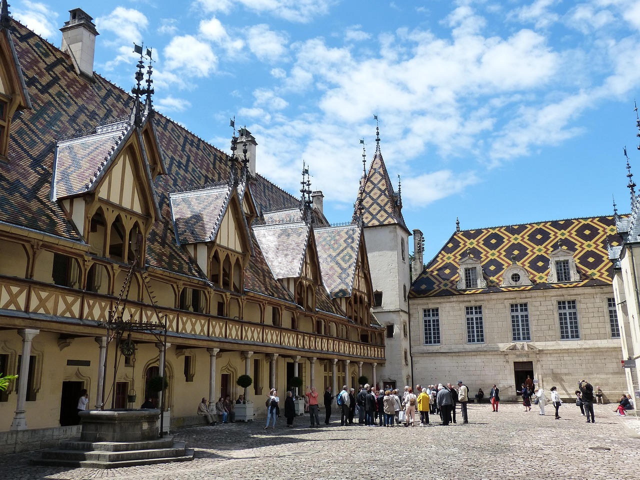 Beaune / Kunstilinn ja Burgundia veini pealinn - Beaune | Secret World Trip Planner