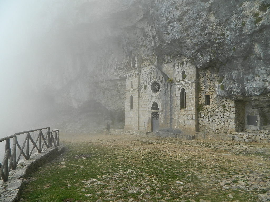 Ermida de S. Michele Arcangelo - Maranola | Secret World Trip Planner