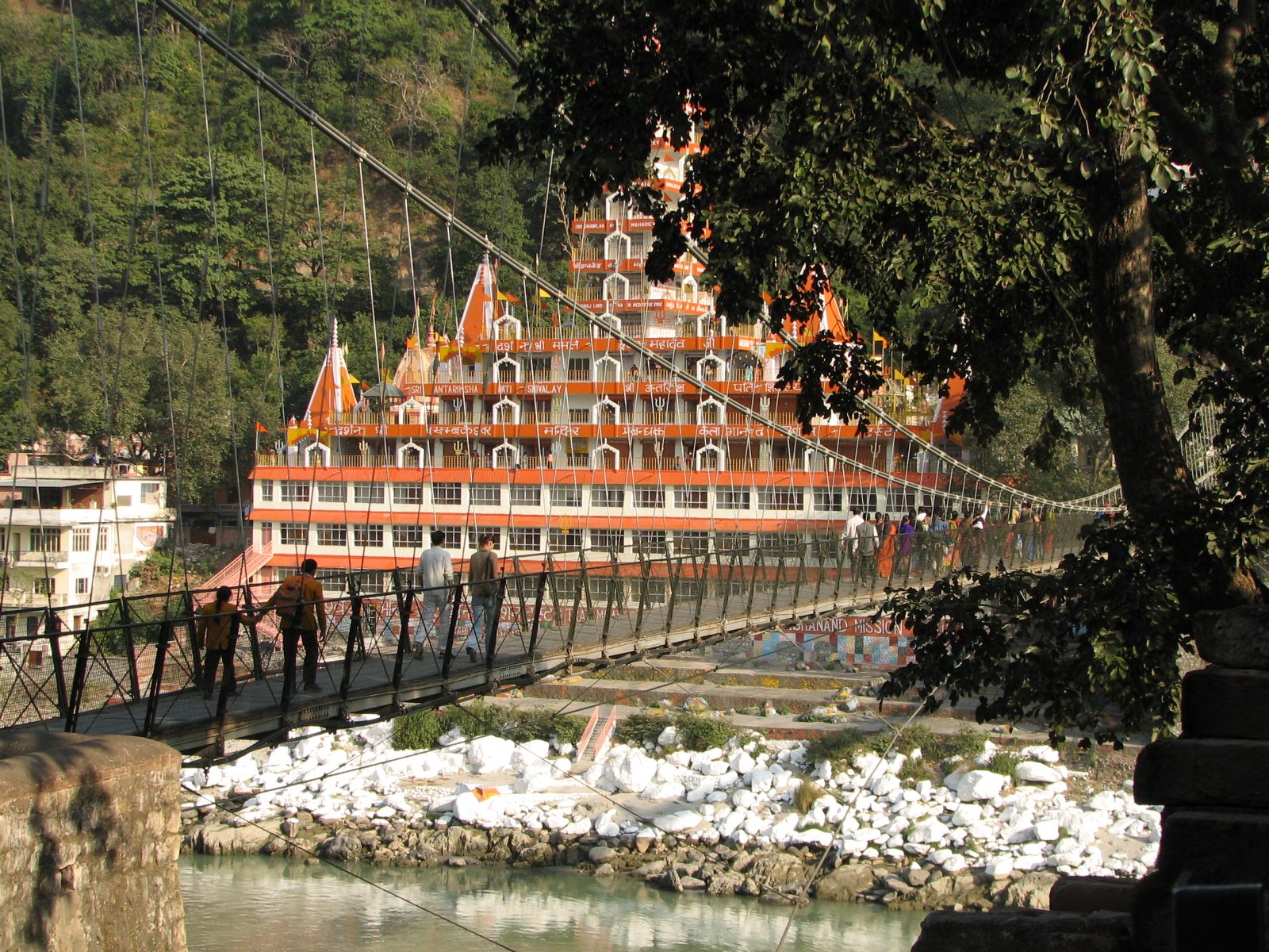 Jezhman Jhula preko reke Ganges.  - Rishikesh | Secret World Trip Planner