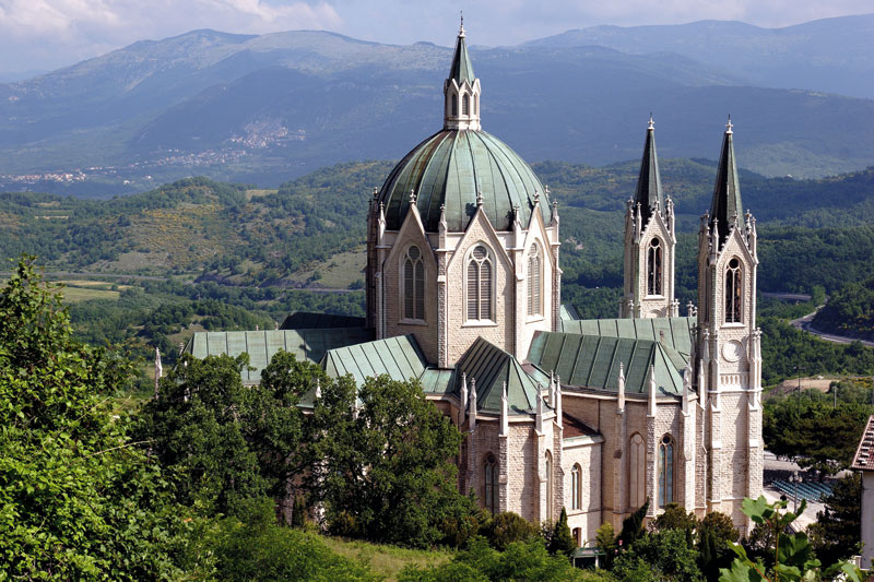 Svetišče Žalostne Matere Božje - Paduli | Secret World Trip Planner