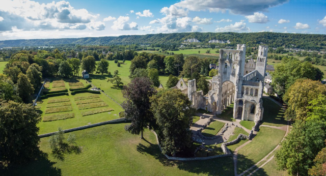 Abadia de Jumieges - Jumièges | Secret World Trip Planner