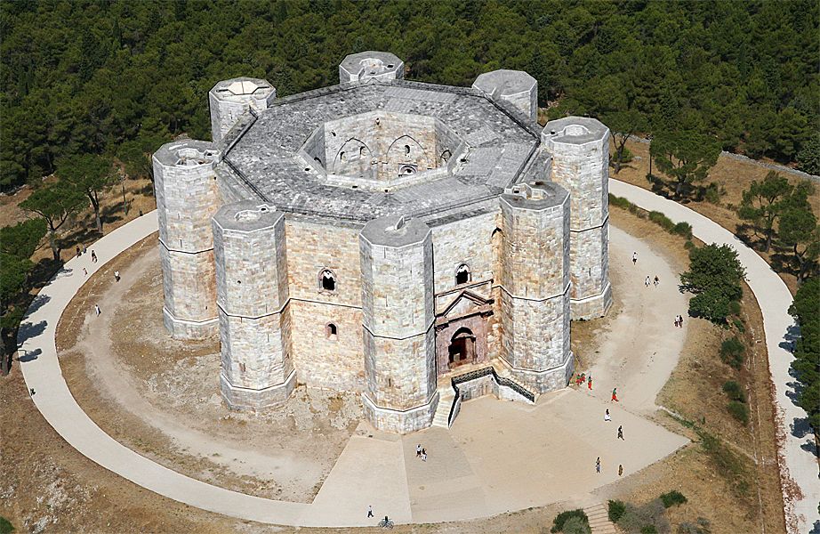 Кастел дель Монте - Castel del Monte | Secret World Trip Planner