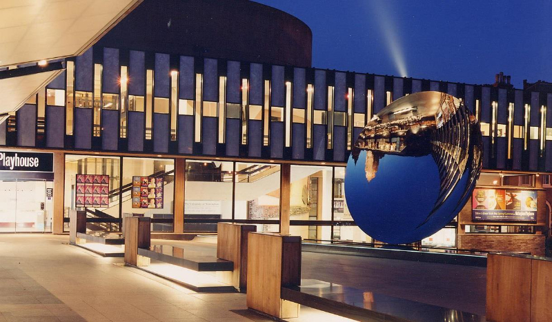 Anish Kapoor: Cermin Langit, Biru