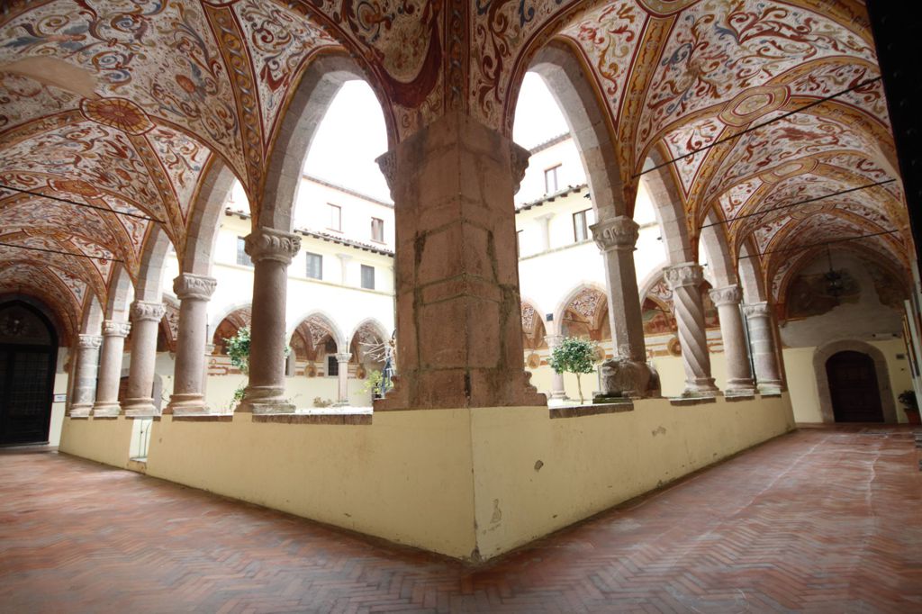 Mahali patakatifu pa Madonna dei Lattani - Roccamonfina | Secret World Trip Planner