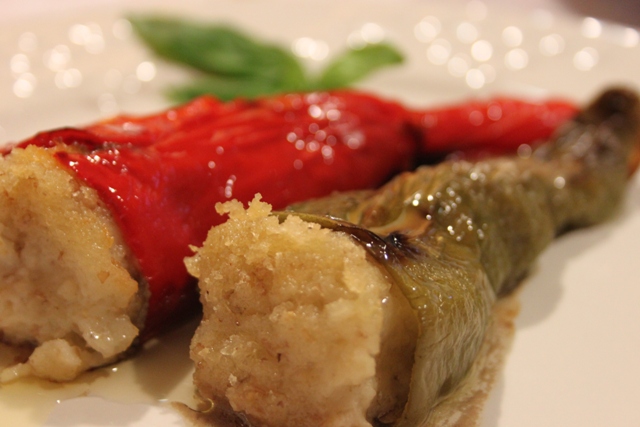 Pimiento relleno o Puparuolo 'mbuttunato