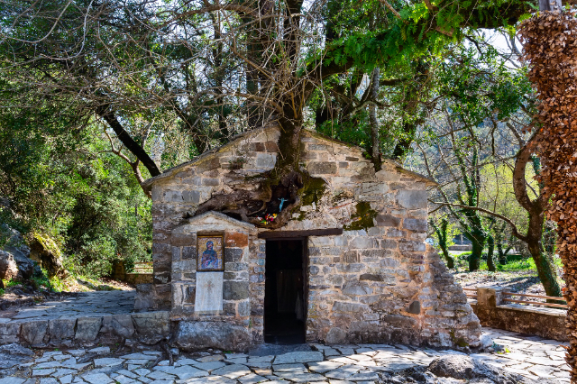 Sankt Theodoras kapel: Et mirakel af natur og tro - Epar.Od. Megalopolis - Vasta | Secret World Trip Planner