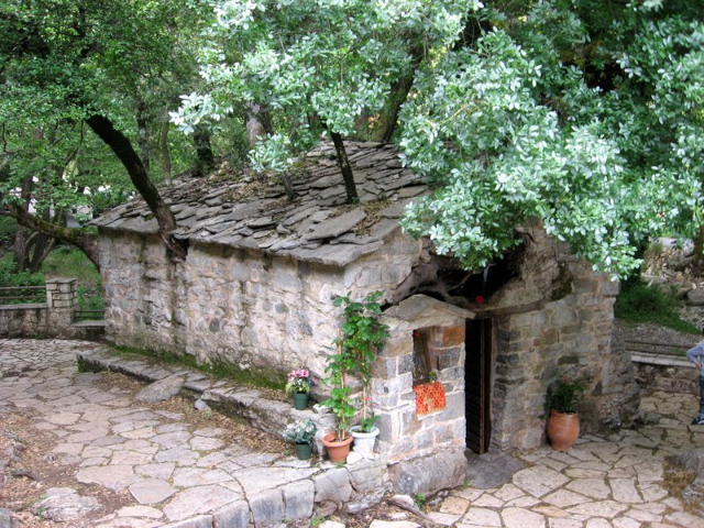 Sankt Theodoras kapel: Et mirakel af natur og tro - Epar.Od. Megalopolis - Vasta | Secret World Trip Planner