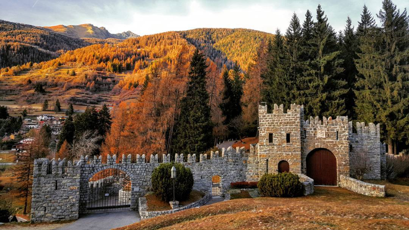 Caisleán Castelpoggio - Ponte di Legno | Secret World Trip Planner