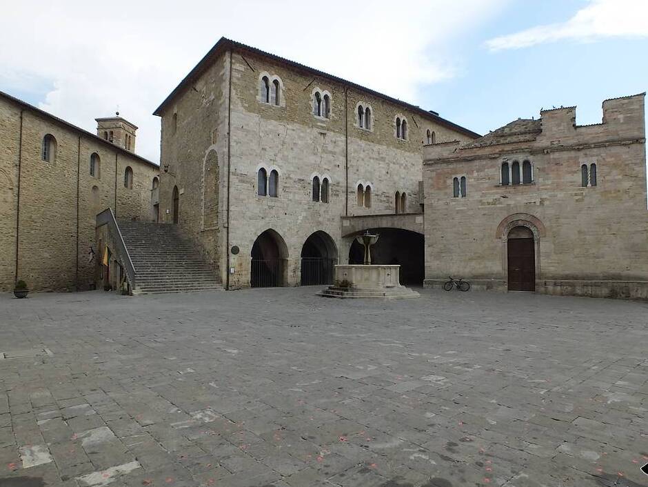 ಪಲಾಜೊ dei Consoli ಒಂದು Bevagna - Bevagna | Secret World Trip Planner