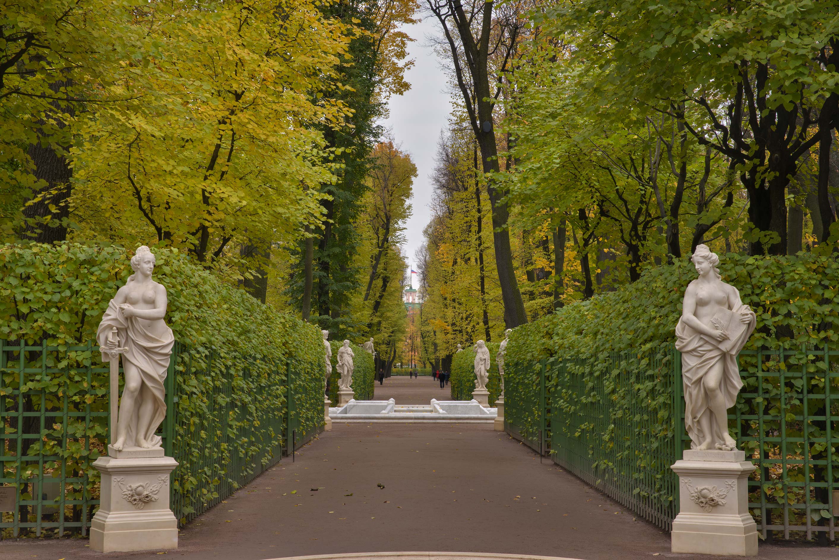 Sankt Petersburg The Summer Garden Secret World