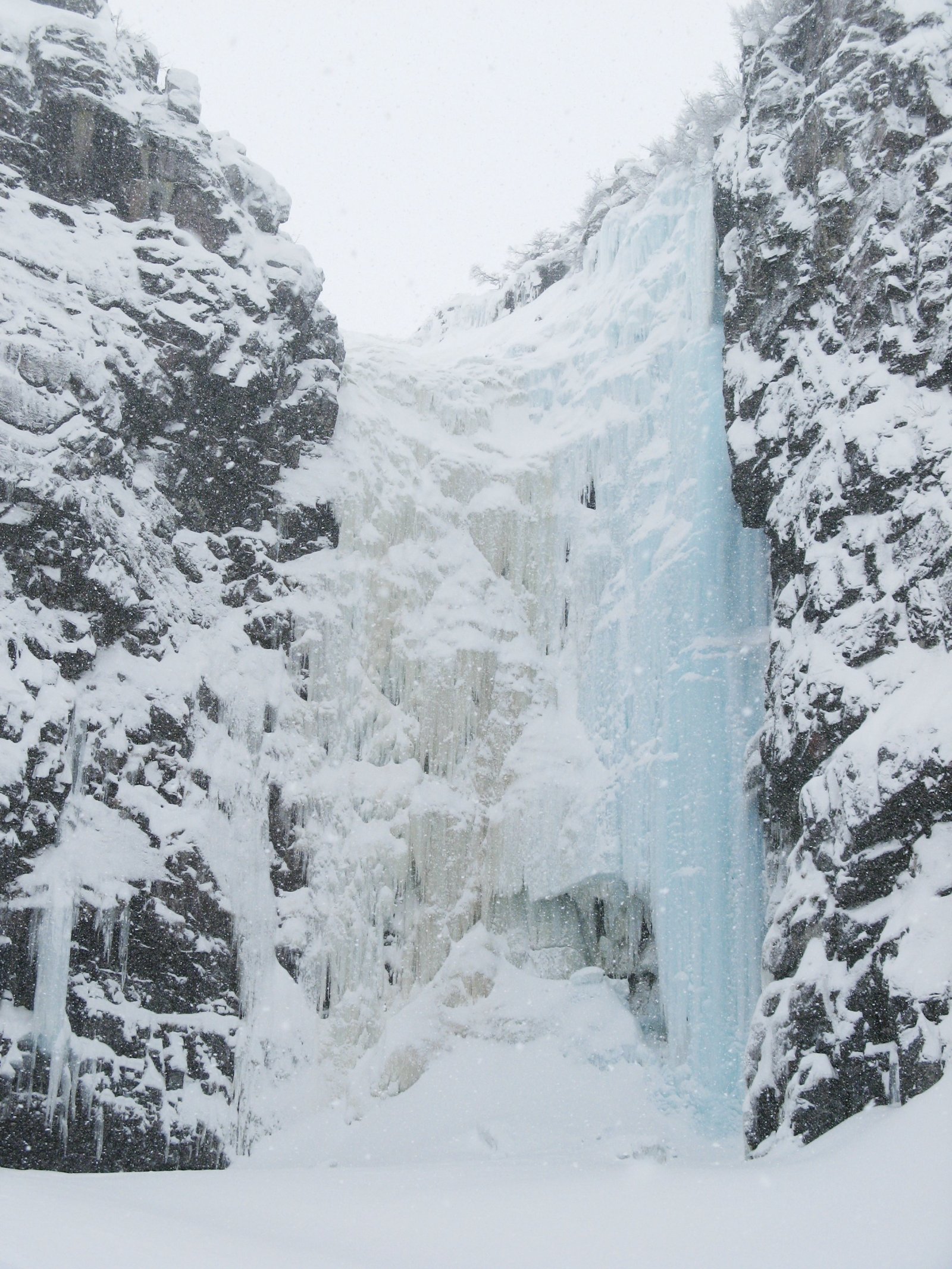 Der Wasserfall Njupeskär ist ein wirklich beeindruckender Wasserfall - Njupeskär | Secret World Trip Planner