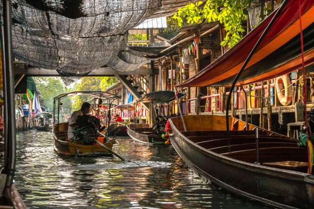 Khlong Lat Mayom浮动市场 - Khet Taling Chan | Secret World Trip Planner