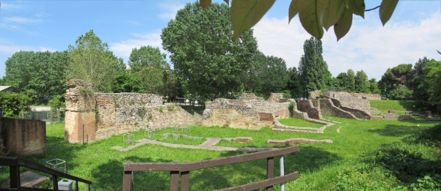 Ukumbi wa michezo wa Kirumi - Rimini | Secret World Trip Planner