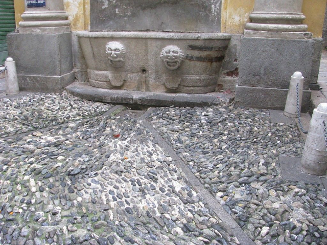 Zgodovina zloglasnega stebra - Genova | Secret World Trip Planner