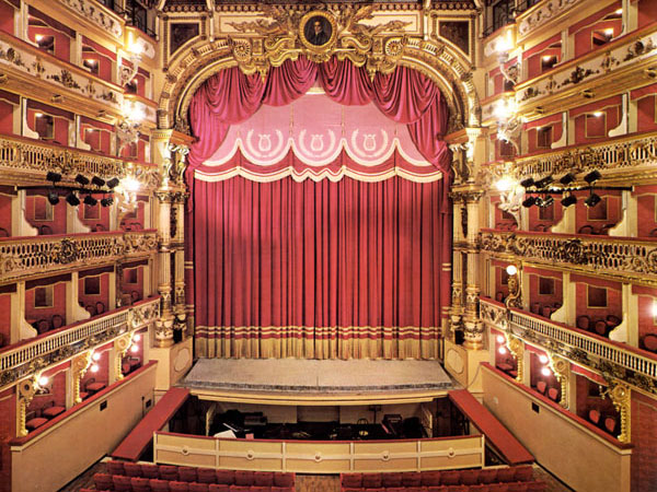 Bellini Teater - Napoli | Secret World Trip Planner