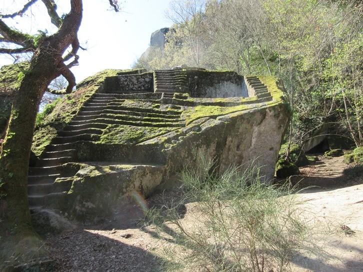 La pyramide étrusque