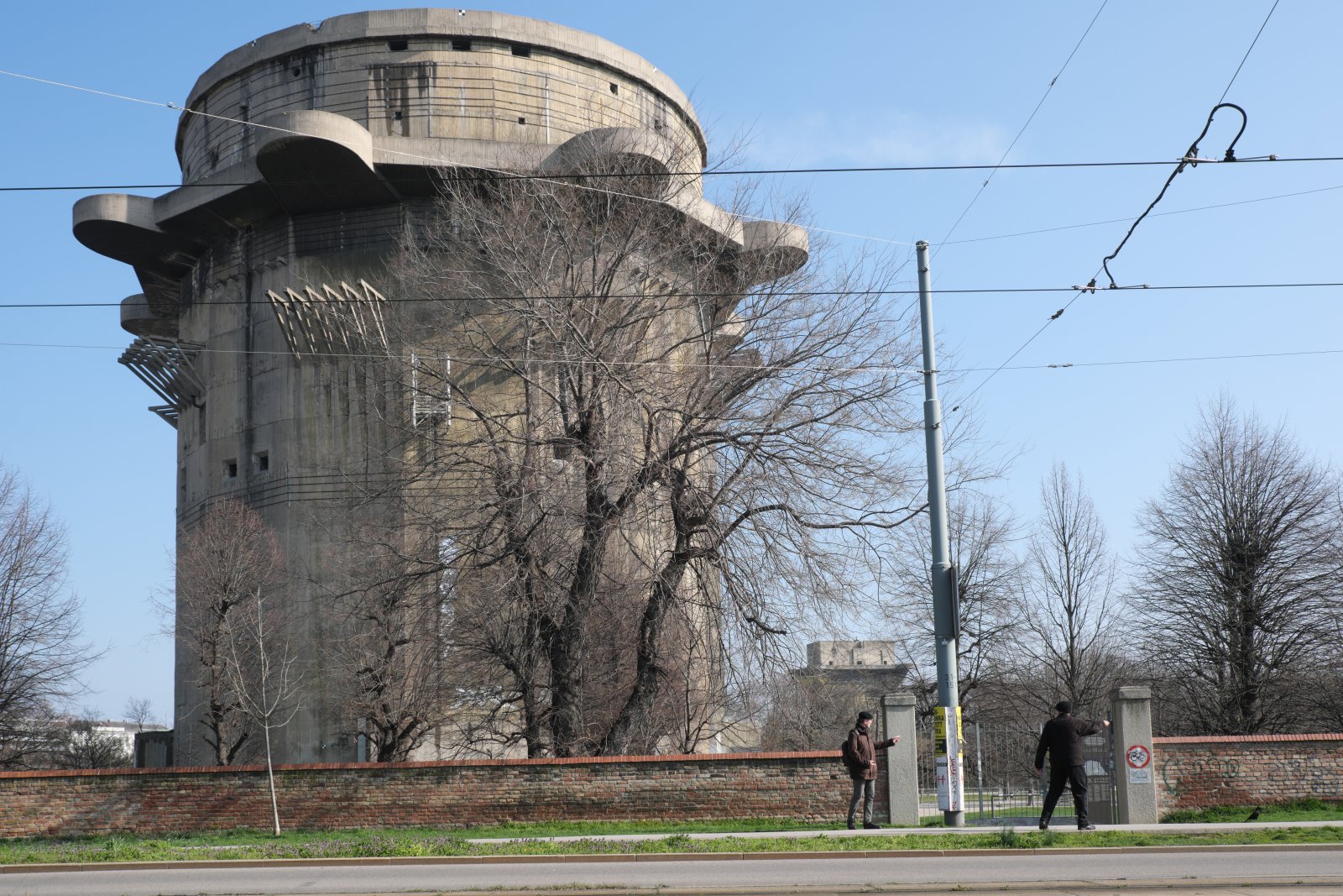 ゲフェヒトシュトゥルム（Gefechtsturm）は、高射砲塔（高射砲塔）である。) - Wien | Secret World Trip Planner