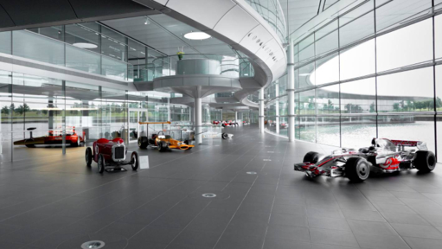 Технологичен център на McLaren: Мека за ентусиастите в моторните спортове - McLaren Technology Centre | Secret World Trip Planner