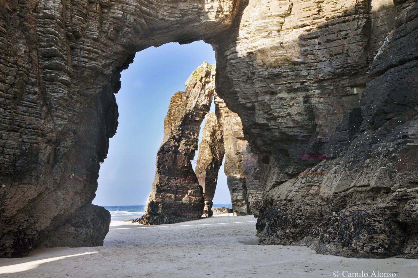 令人惊叹的海滩：作为Catedrais（大教堂)  - Praia das Catedrais | Secret World Trip Planner