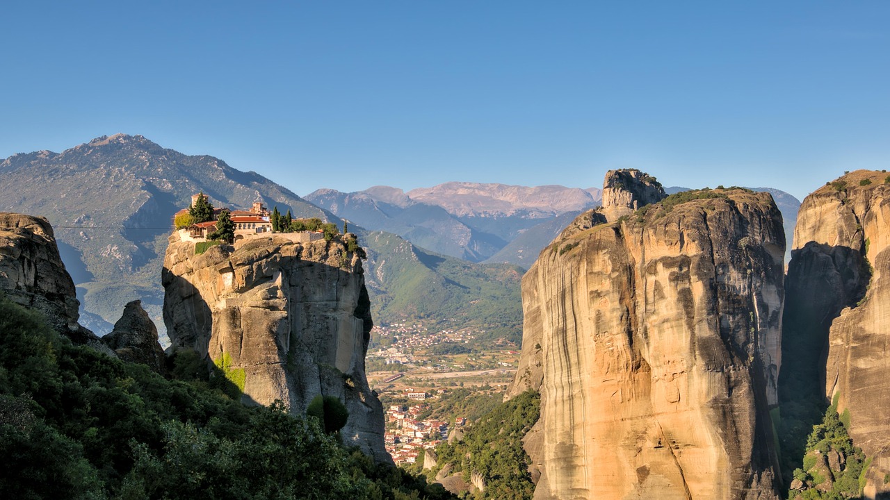 Kastraki och de berömda Meteora kloster - Kastraki, Trikala | Secret World Trip Planner